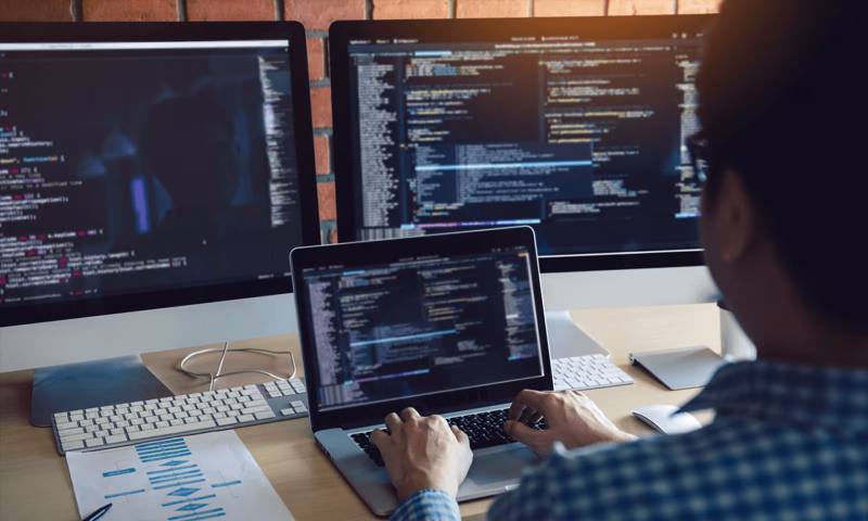 数据科学选型：R与Python如何赋能安化县网站建设？